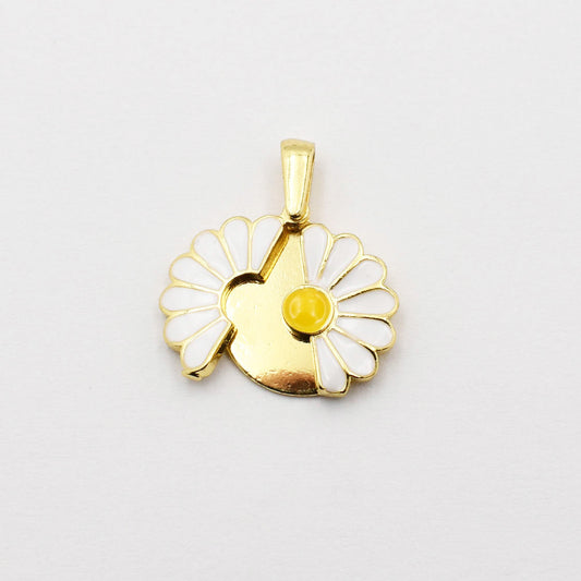 Daisy Opening Charm