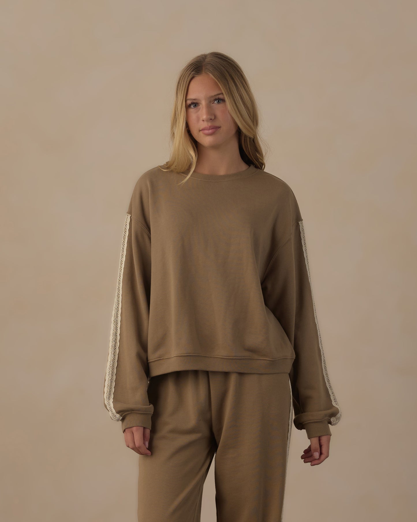 TEEN OVERSIZED SWEATSHIRT || OLIVE