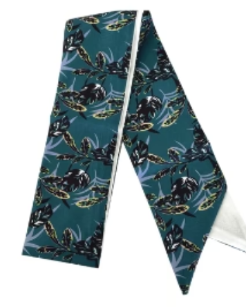 The Trendiest Scarf Charm Necklace | Emerald