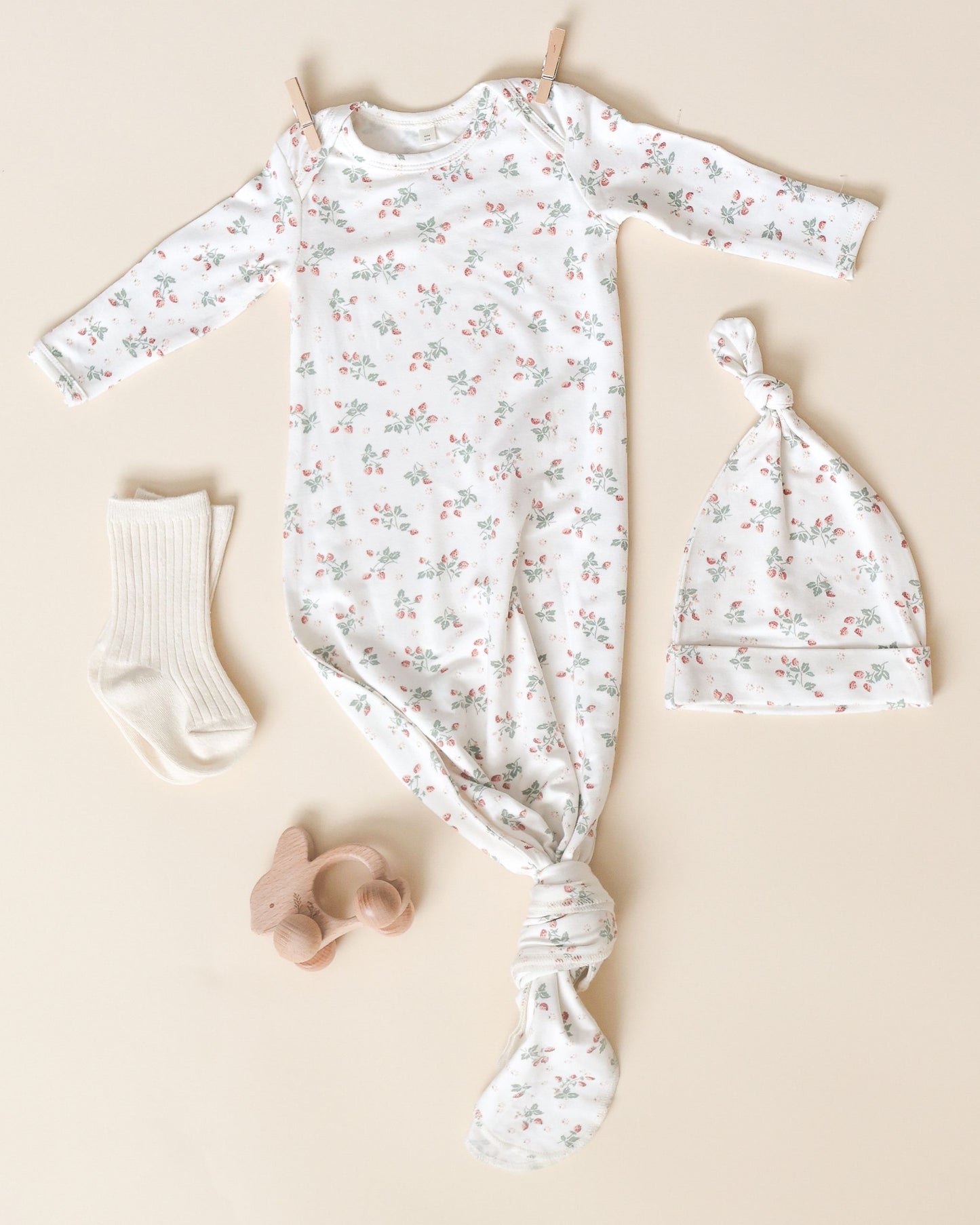 KNOTTED BABY GOWN + HAT SET || STRAWBERRIES