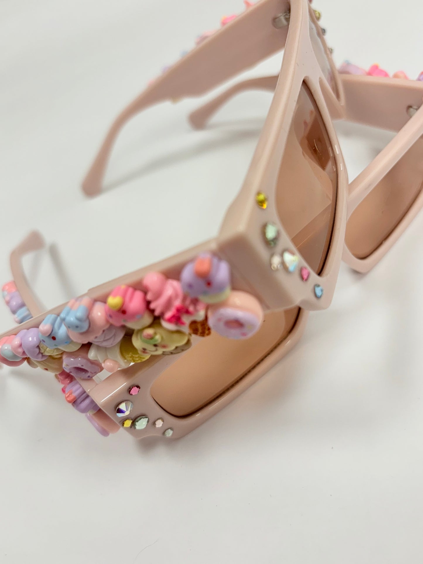 Sunnies Shade Side Charm