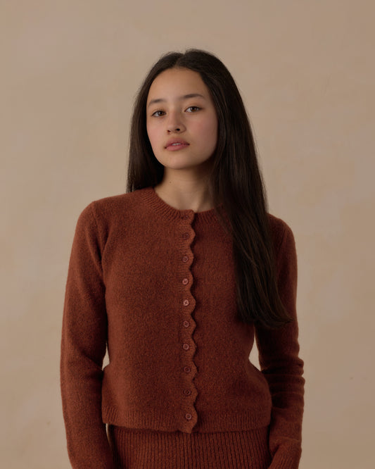 TEEN SCALLOP CARDIGAN || BRICK