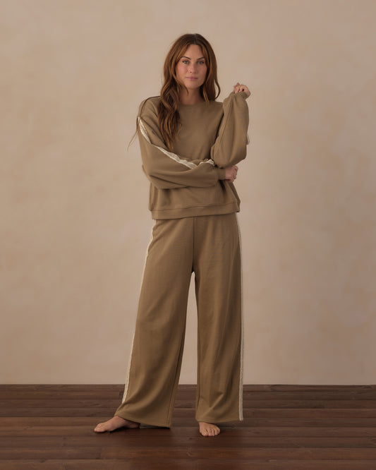 WOMEN'S OVERSIZED SWEATSHIRT || OLIVE