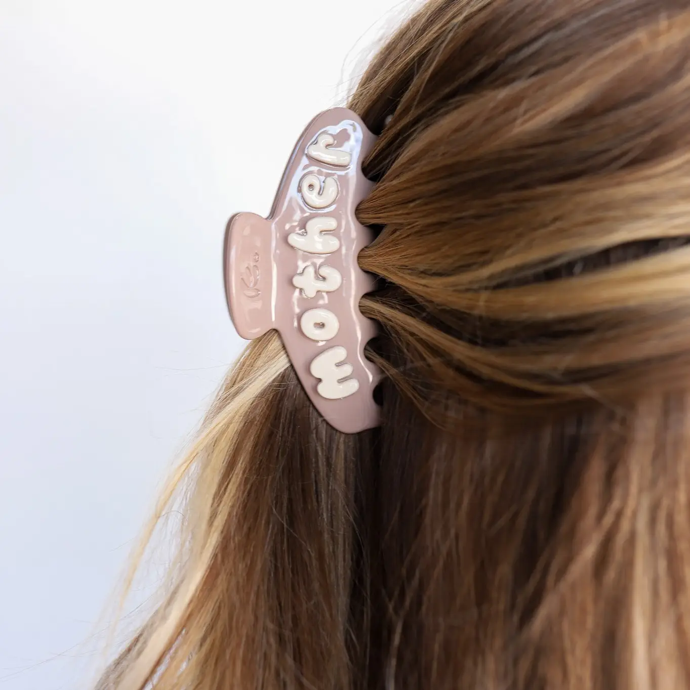 Mother Claw Clip | Cream & Brown